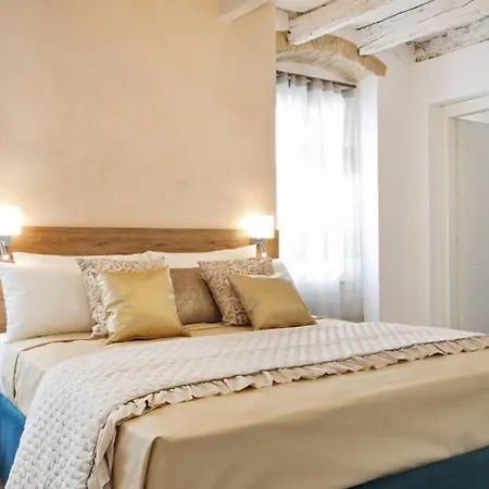 Apartment Dimora Di Charme Peschiera del Garda